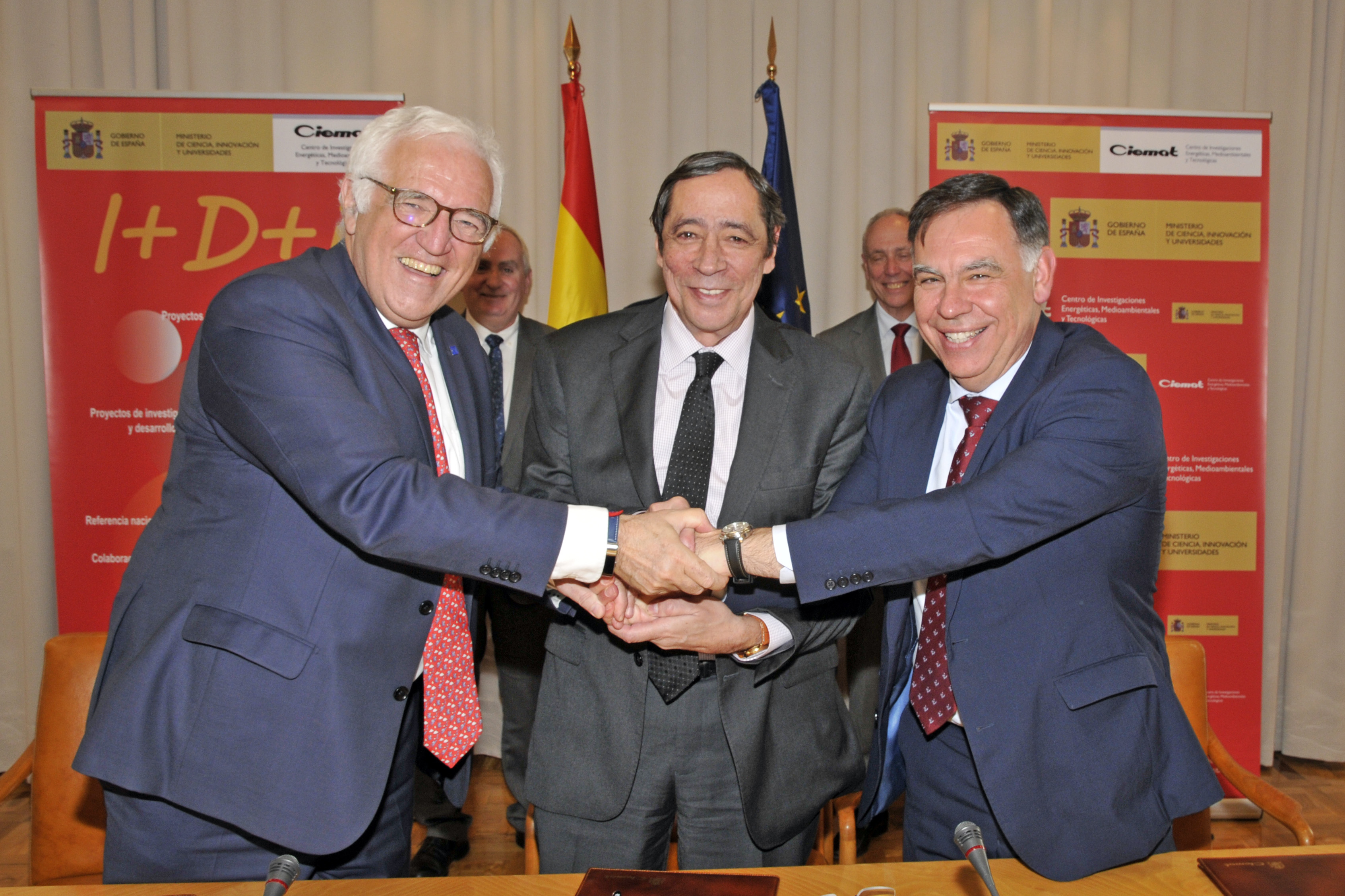 CERN | CIEMAT, @CDTIoficial y el CERN colaboran en la investigación y el desarrollo de imanes de nueva generación 
