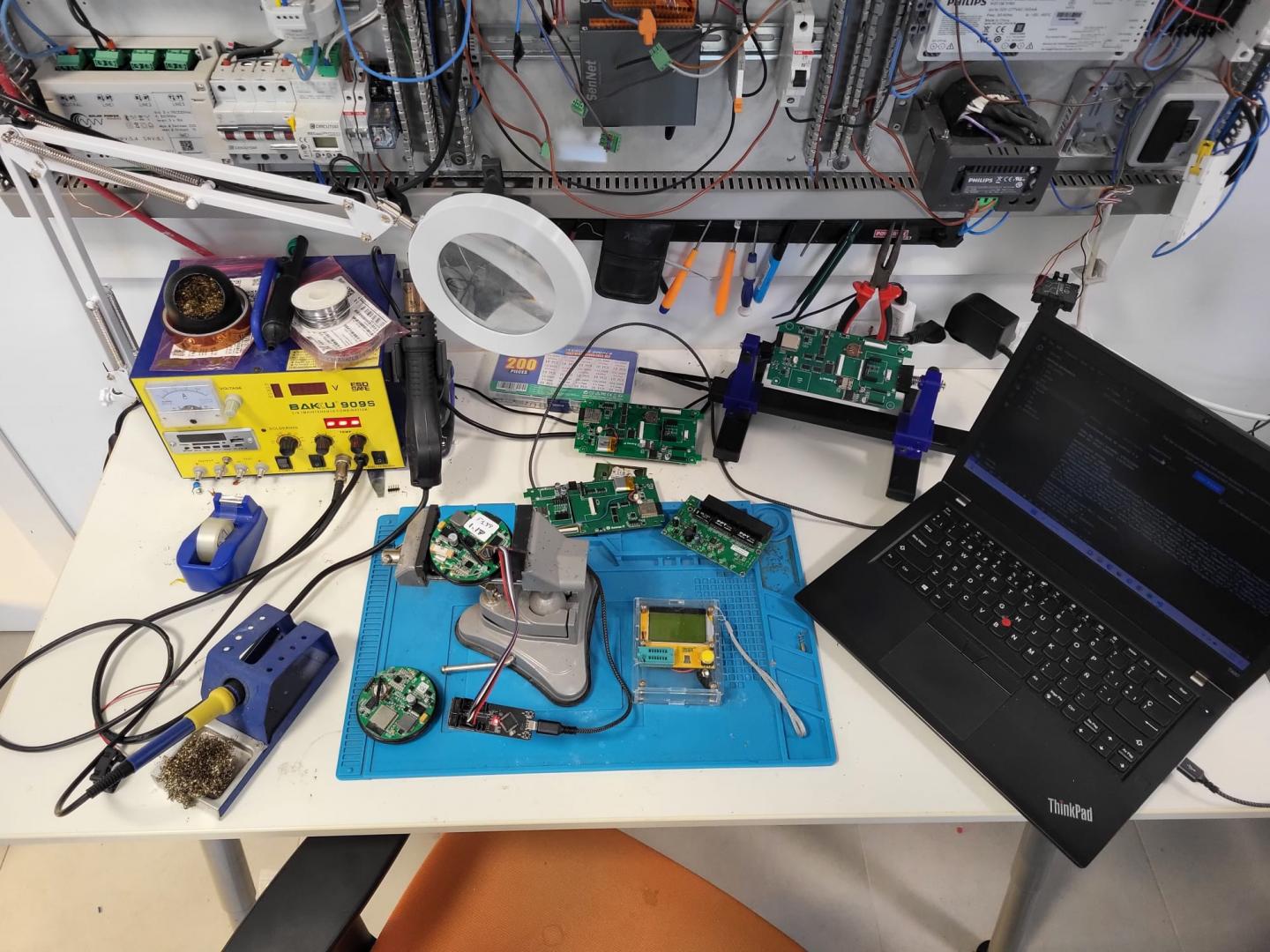 Puesto de trabajo en las instalaciones de Sitelec